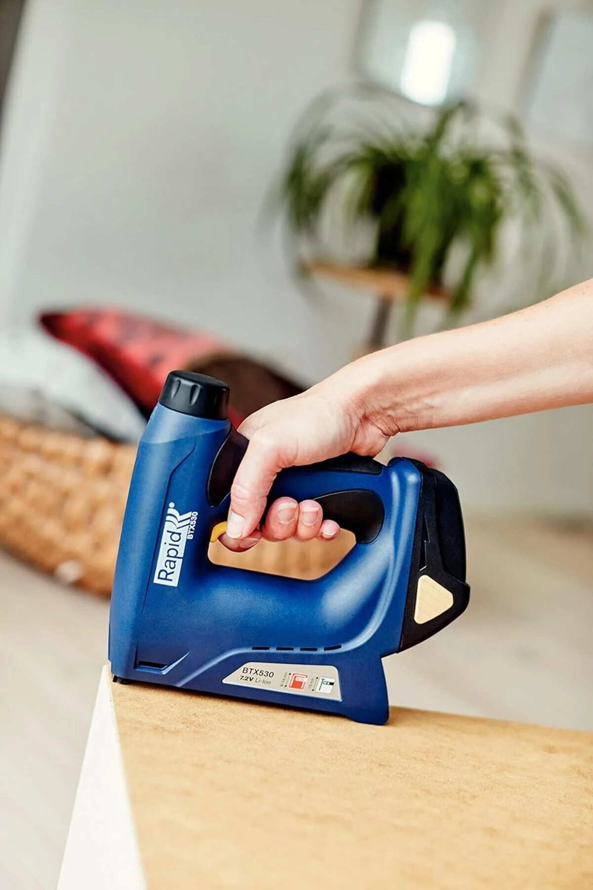 Rapid BTX530 7.2V Cordless Battery Staple Gun for Upholstery, Crafts & DIY, Li-Ion Battery, 1300 Staple Capacity, Safety Nose & Storage Case - Image 6