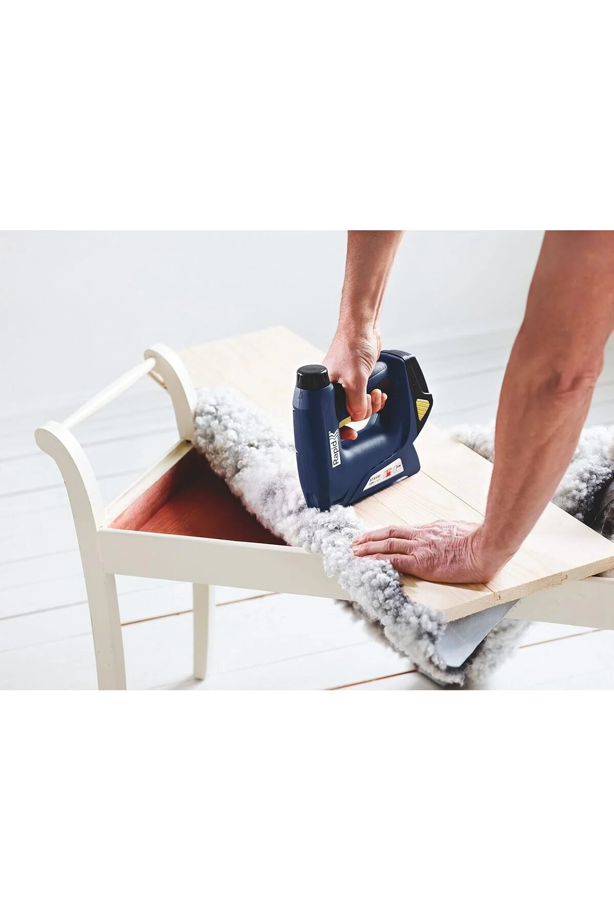 Rapid BTX530 7.2V Cordless Battery Staple Gun for Upholstery, Crafts & DIY, Li-Ion Battery, 1300 Staple Capacity, Safety Nose & Storage Case - Image 7